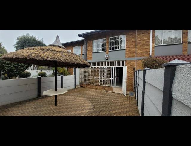 3 BEDROOM TOWNHOUSE FOR SALE IN SOUTH CREST